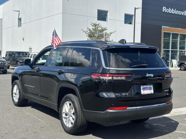 2022 Jeep Grand Cherokee L Laredo 4x4
