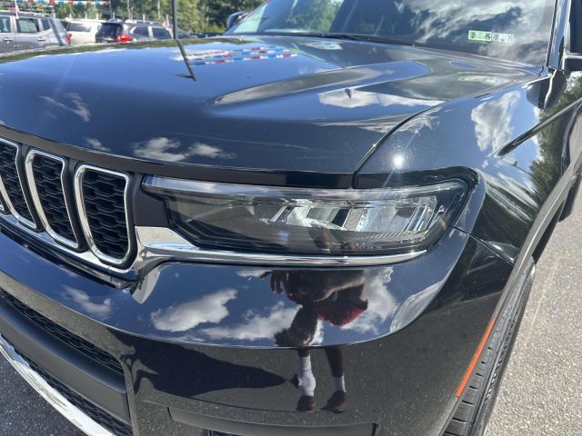 2022 Jeep Grand Cherokee L Laredo 4x4