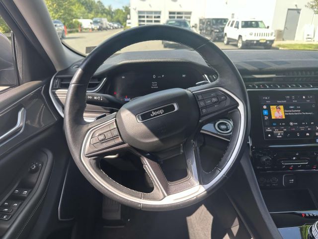 2022 Jeep Grand Cherokee L Laredo 4x4