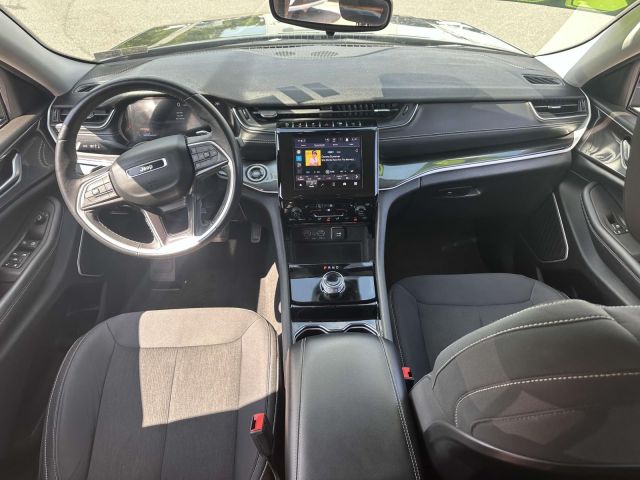 2022 Jeep Grand Cherokee L Laredo 4x4
