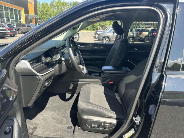 2022 Jeep Grand Cherokee L Laredo 4x4