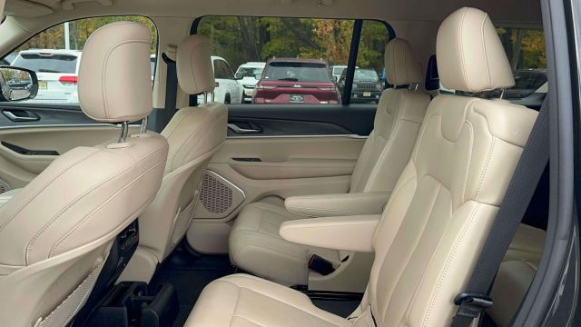 2022 Jeep Grand Cherokee L Limited 4x4 2022 Jeep Grand Cherokee L Limited 4x4