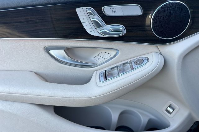 2022 Mercedes-Benz GLC GLC 300 2022 Mercedes-Benz GLC GLC 300