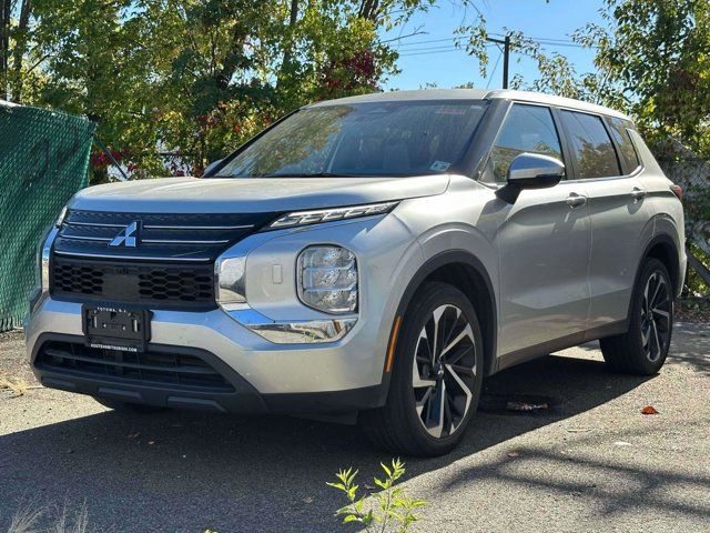 2022 Mitsubishi Outlander ES