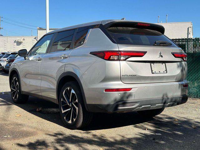 2022 Mitsubishi Outlander ES
