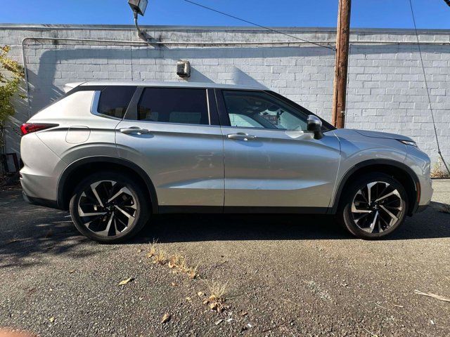 2022 Mitsubishi Outlander ES