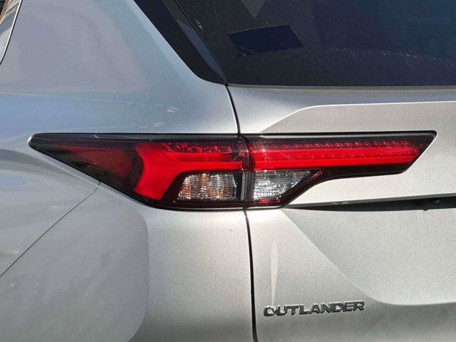 2022 Mitsubishi Outlander ES