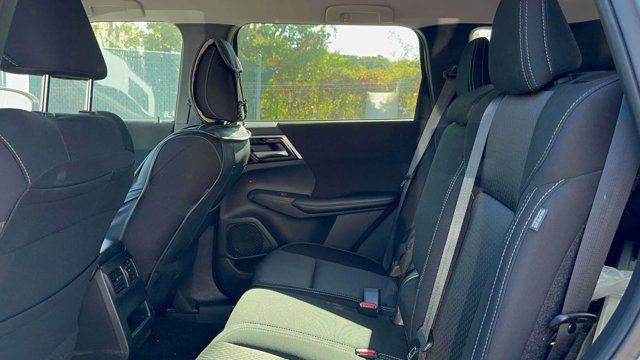 2022 Mitsubishi Outlander ES