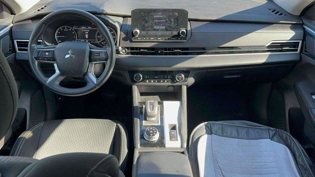 2022 Mitsubishi Outlander ES
