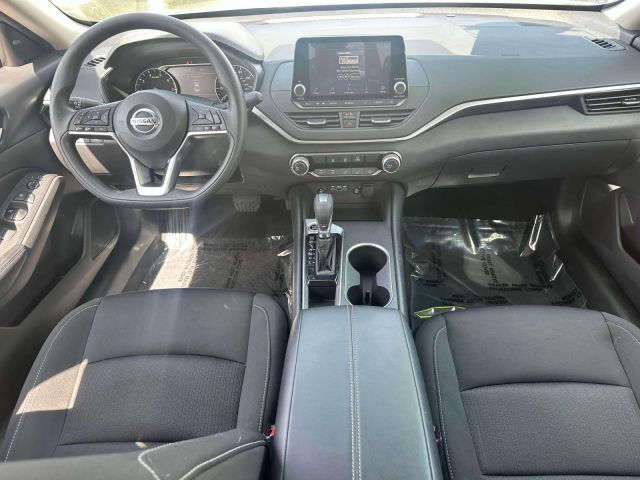 2022 Nissan Altima 2.5 SV Sedan