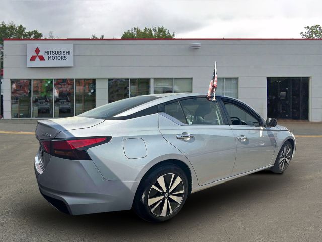2022 Nissan Altima 2.5 SV Sedan