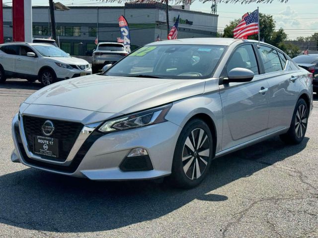 2022 Nissan Altima 2.5 SV Sedan