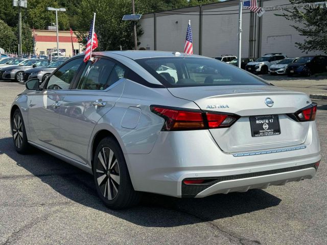 2022 Nissan Altima 2.5 SV Sedan