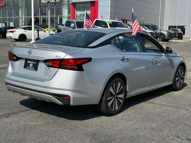 2022 Nissan Altima 2.5 SV Sedan