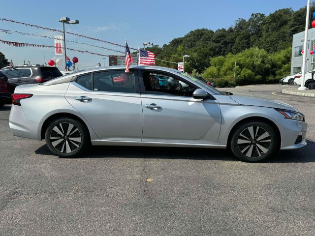 2022 Nissan Altima 2.5 SV Sedan