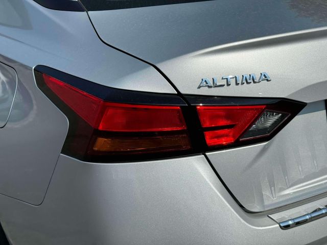 2022 Nissan Altima 2.5 SV Sedan
