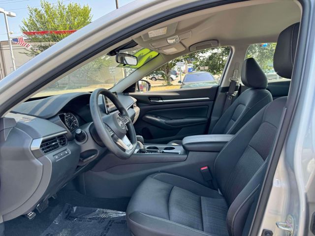 2022 Nissan Altima 2.5 SV Sedan