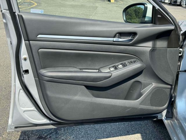 2022 Nissan Altima 2.5 SV Sedan