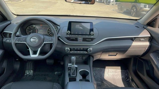 2022 Nissan Altima 2.5 SV Sedan
