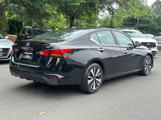 2022 Nissan Altima 2.5 SV Sedan