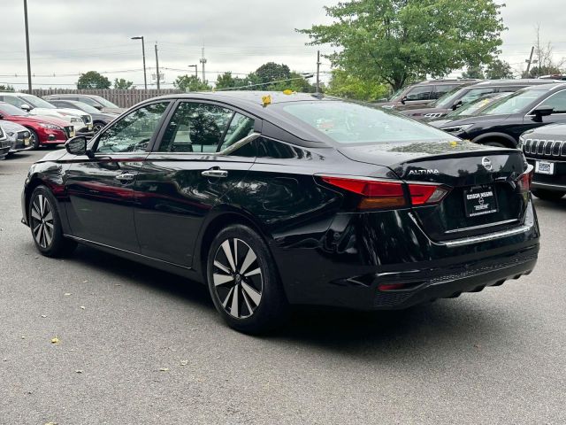 2022 Nissan Altima 2.5 SV Sedan