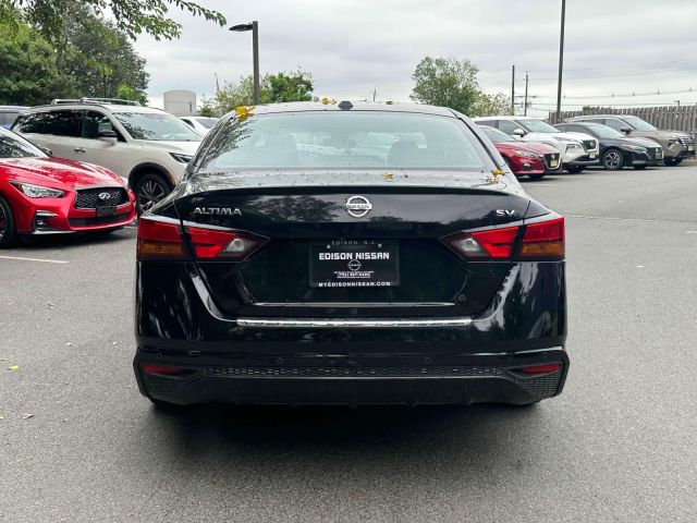 2022 Nissan Altima 2.5 SV Sedan
