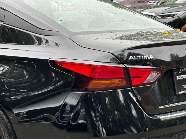 2022 Nissan Altima 2.5 SV Sedan