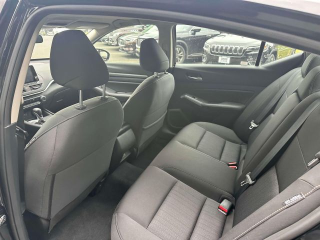 2022 Nissan Altima 2.5 SV Sedan