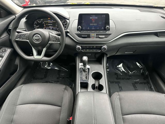 2022 Nissan Altima 2.5 SV Sedan