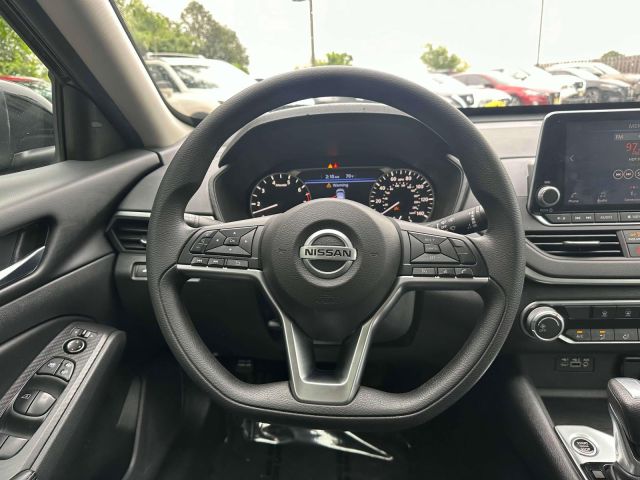 2022 Nissan Altima 2.5 SV Sedan