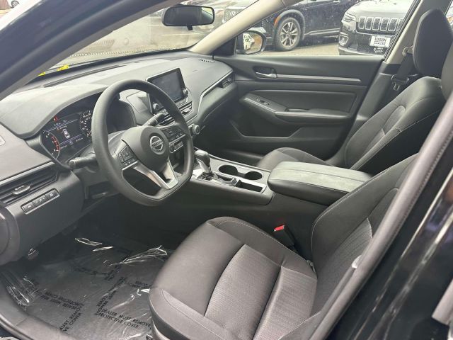 2022 Nissan Altima 2.5 SV Sedan