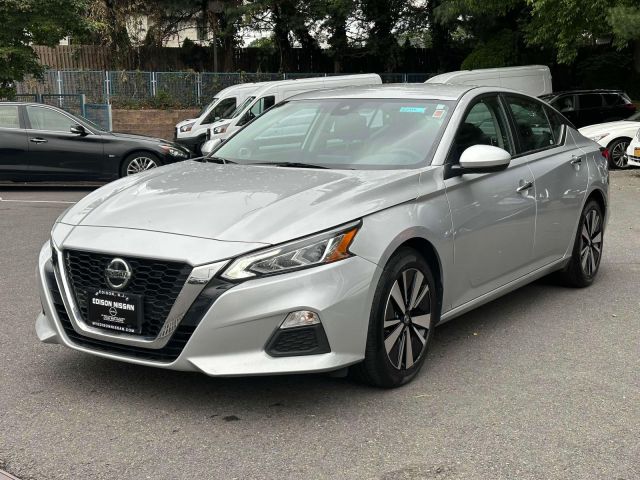 2022 Nissan Altima 2.5 SV Sedan