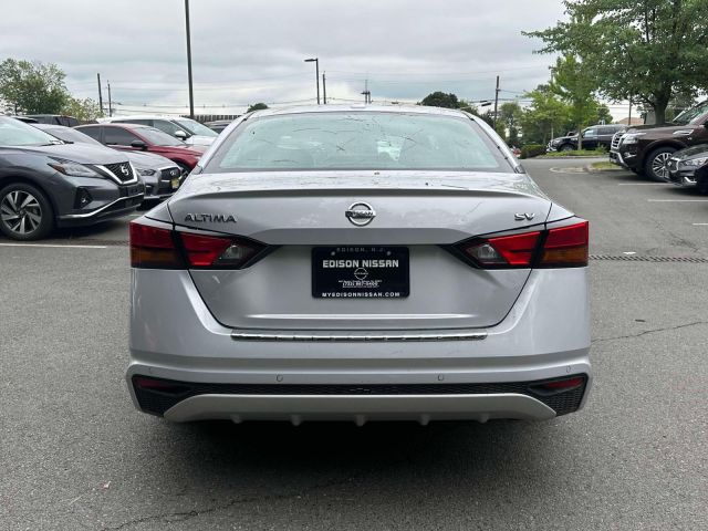 2022 Nissan Altima 2.5 SV Sedan