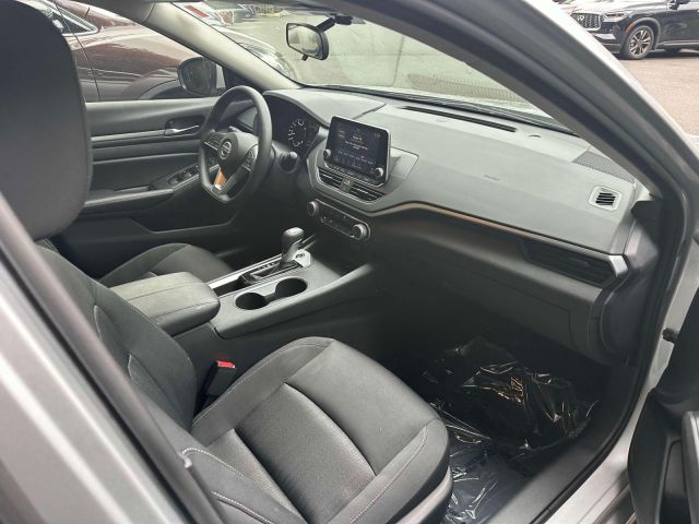 2022 Nissan Altima 2.5 SV Sedan