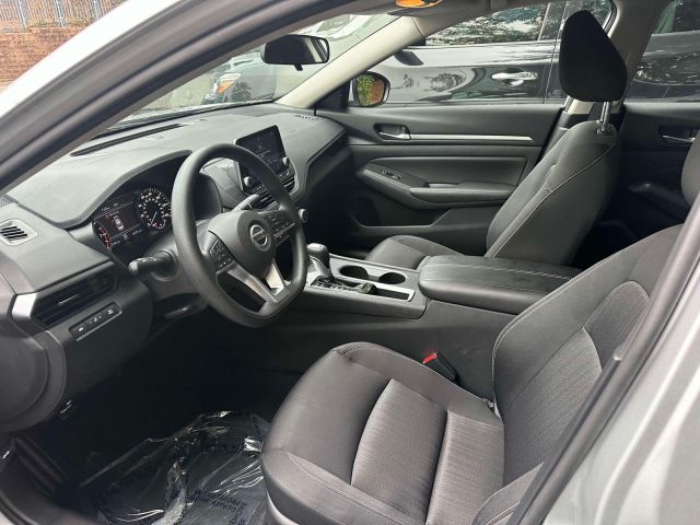 2022 Nissan Altima 2.5 SV Sedan