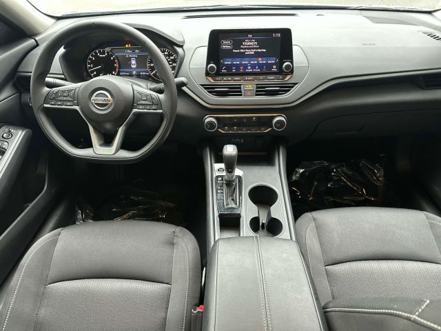 2022 Nissan Altima 2.5 SV Sedan