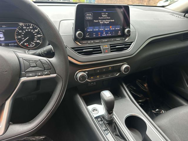 2022 Nissan Altima 2.5 SV Sedan