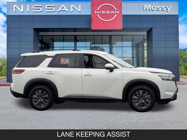 2022 Nissan Pathfinder SV 2022 Nissan Pathfinder SV