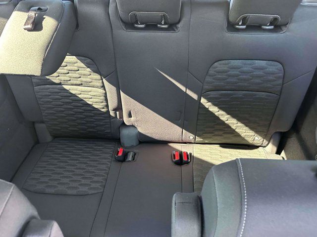 2022 Nissan Pathfinder SV 2022 Nissan Pathfinder SV