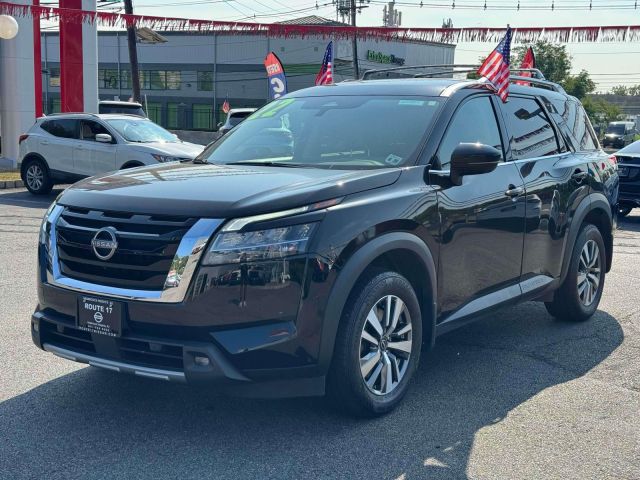 2022 Nissan Pathfinder SL 4WD