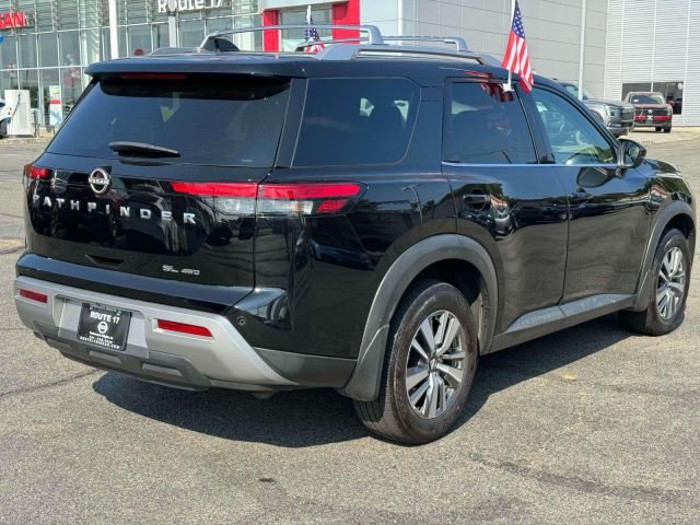2022 Nissan Pathfinder SL 4WD
