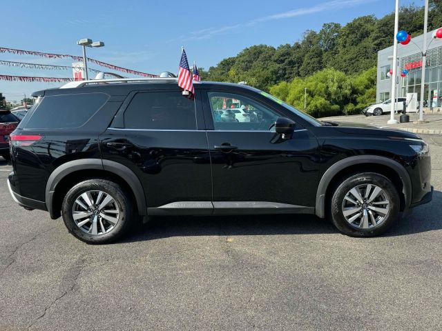 2022 Nissan Pathfinder SL 4WD