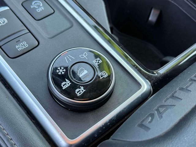 2022 Nissan Pathfinder SL 4WD