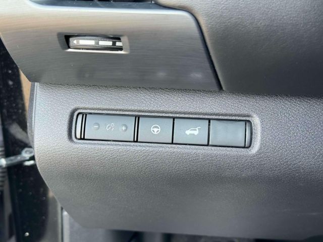 2022 Nissan Pathfinder SL 4WD