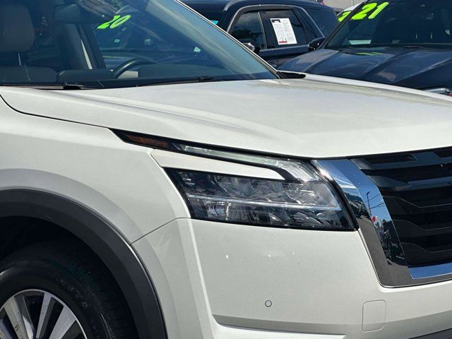 2022 Nissan Pathfinder SL