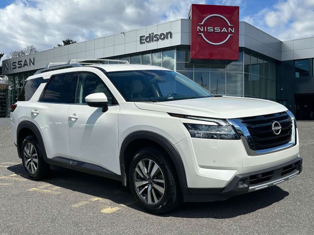 2022 Nissan Pathfinder SL 4WD