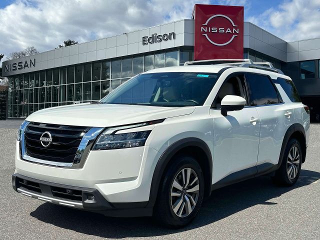 2022 Nissan Pathfinder SL 4WD