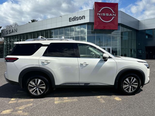 2022 Nissan Pathfinder SL 4WD