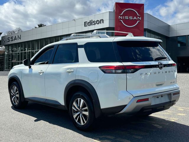 2022 Nissan Pathfinder SL 4WD
