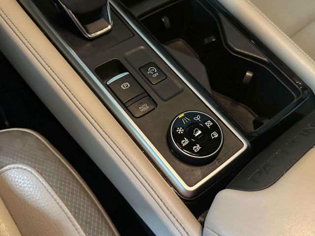 2022 Nissan Pathfinder SL 4WD